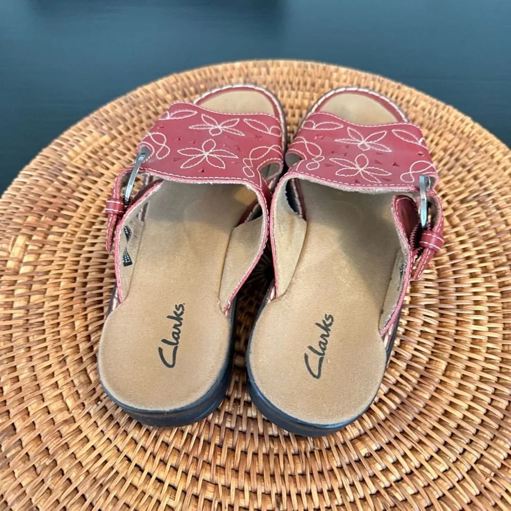 Clarks‎ Women's Floral Red Sandals